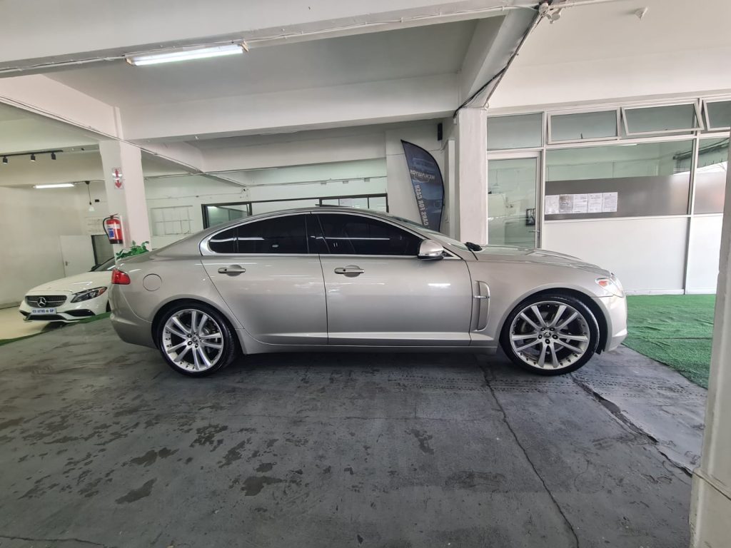 2010 Jaguar XF V6