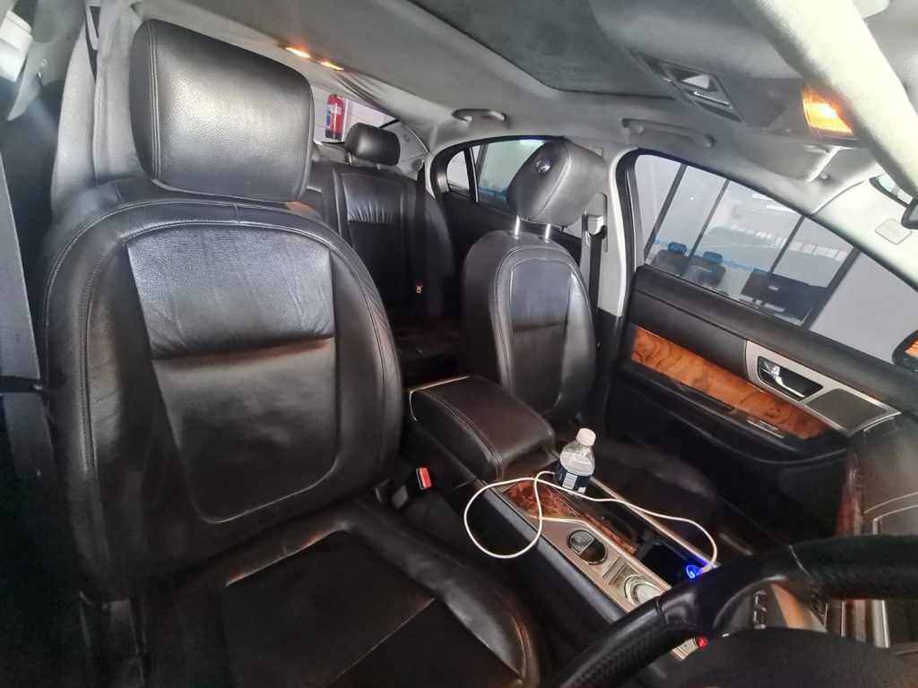 2010 Jaguar XF V6