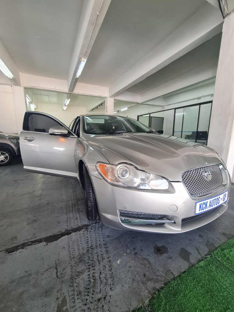 2010 Jaguar XF V6