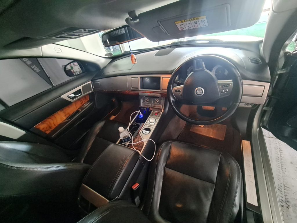 2010 Jaguar XF V6