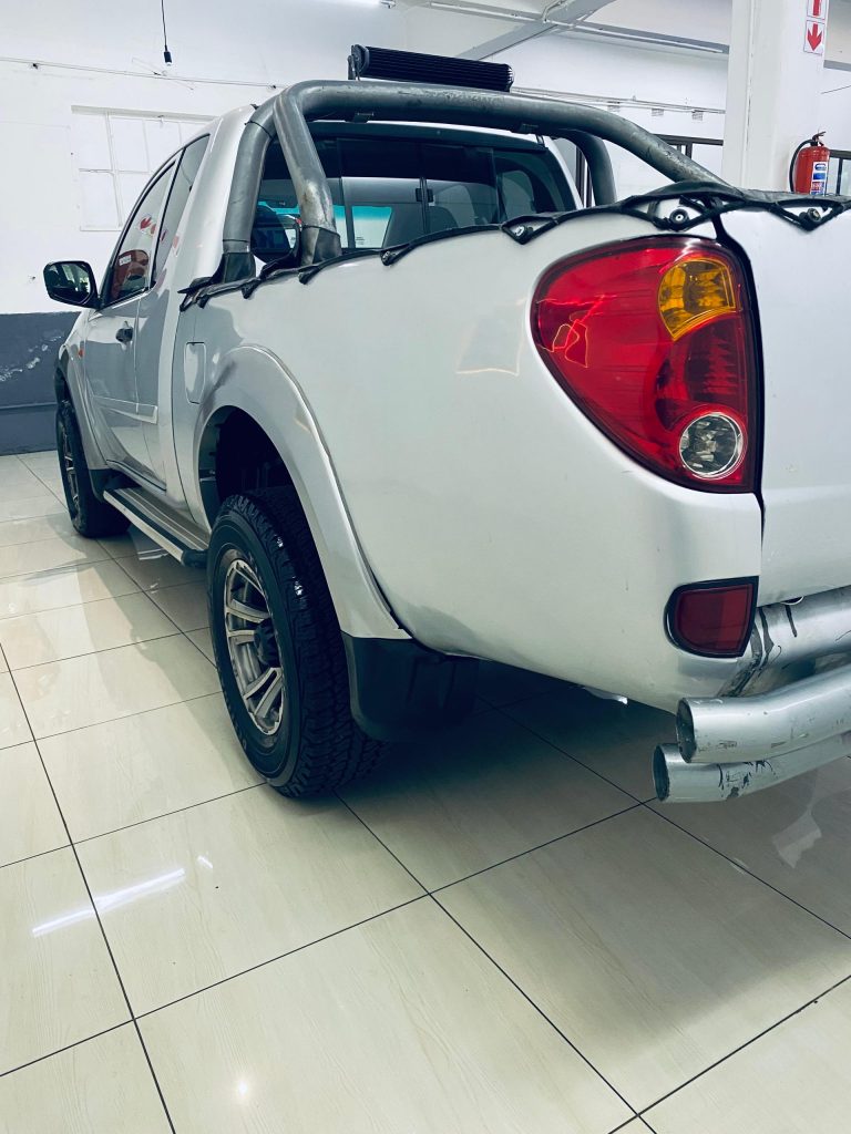 2009 Mitsubishi Club Cab 4x4 3.2 Di