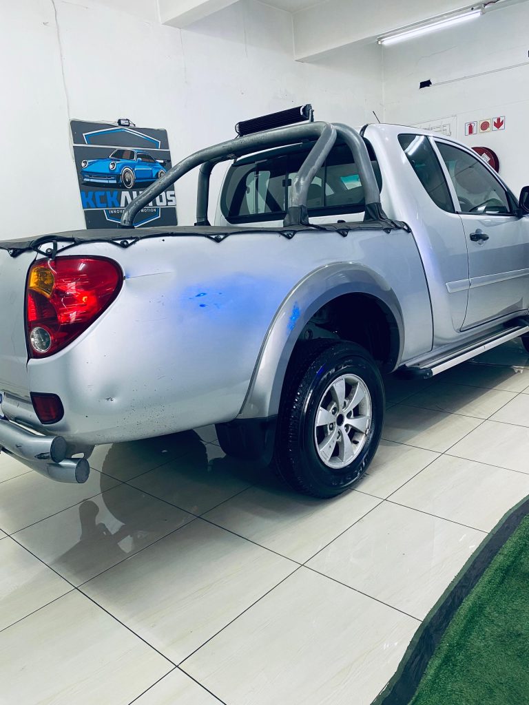 2009 Mitsubishi Club Cab 4x4 3.2 Di