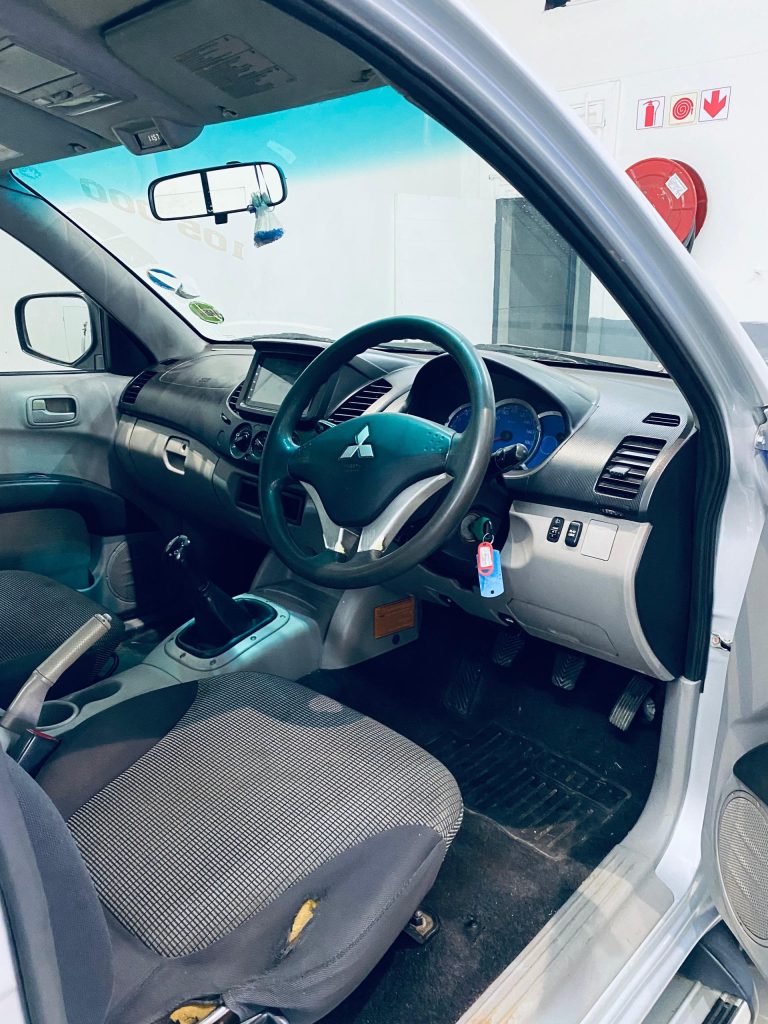 2009 Mitsubishi Club Cab 4x4 3.2 Di