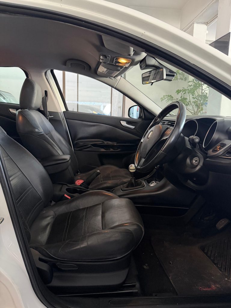 2012 Alfa Romeo Giulietta 1.4T Distinctive Manual