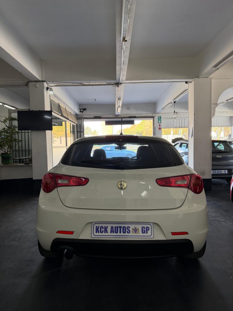 2012 Alfa Romeo Giulietta 1.4T Distinctive Manual