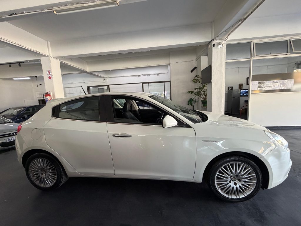 2012 Alfa Romeo Giulietta 1.4T Distinctive Manual