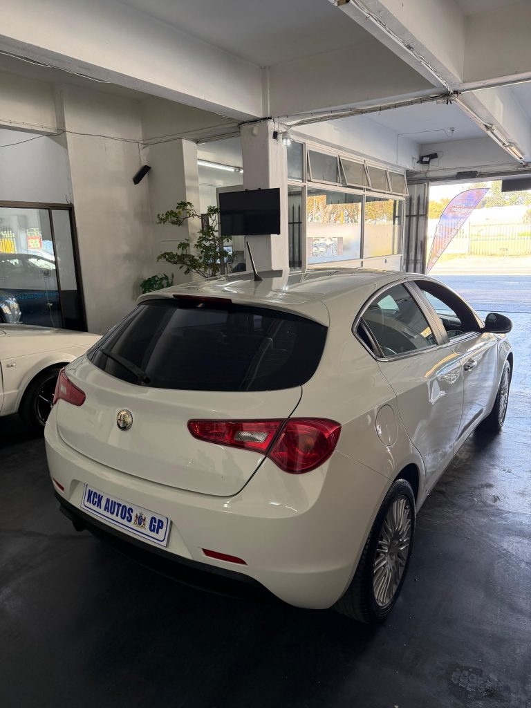 2012 Alfa Romeo Giulietta 1.4T Distinctive Manual