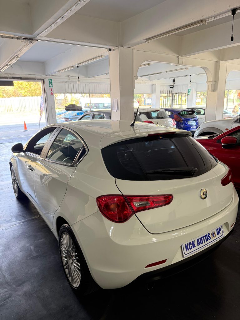 2012 Alfa Romeo Giulietta 1.4T Distinctive Manual