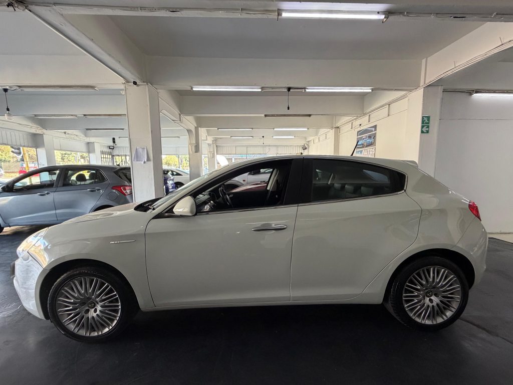 2012 Alfa Romeo Giulietta 1.4T Distinctive Manual